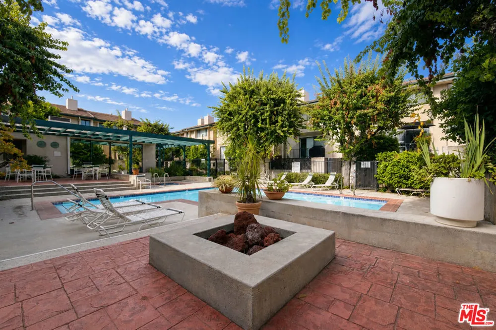 7137 Shoup Avenue #36 West Hills, CA 91307