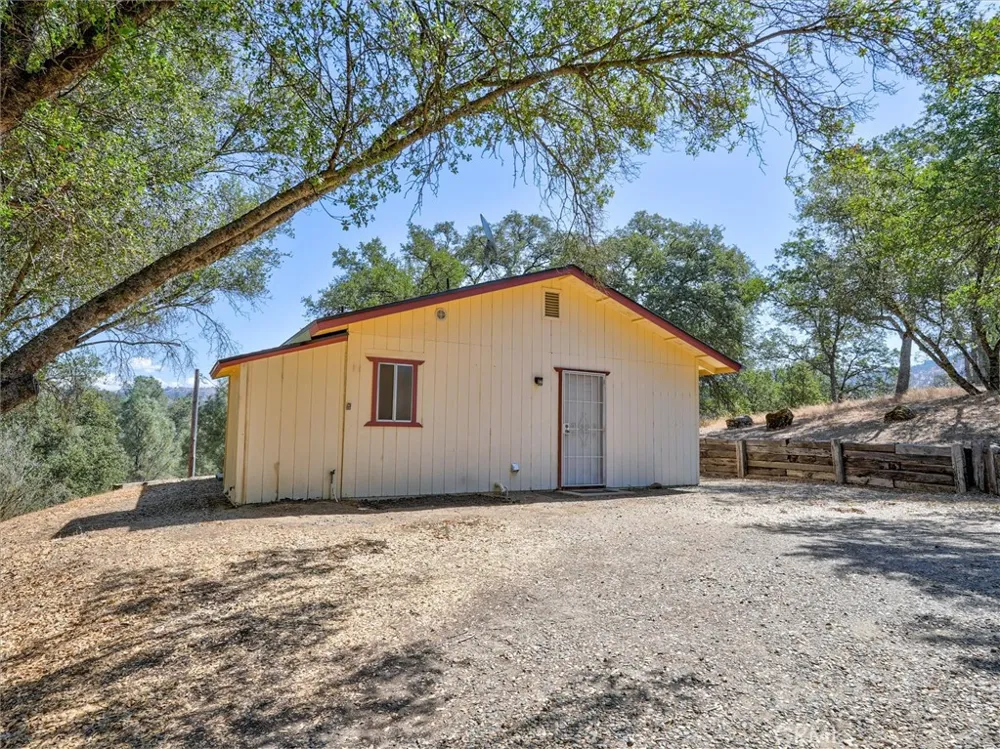 42025 Road 415 Coarsegold, CA 93614