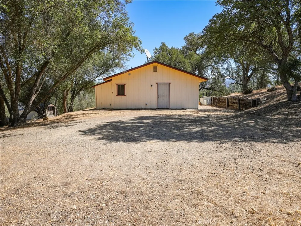 42025 Road 415 Coarsegold, CA 93614