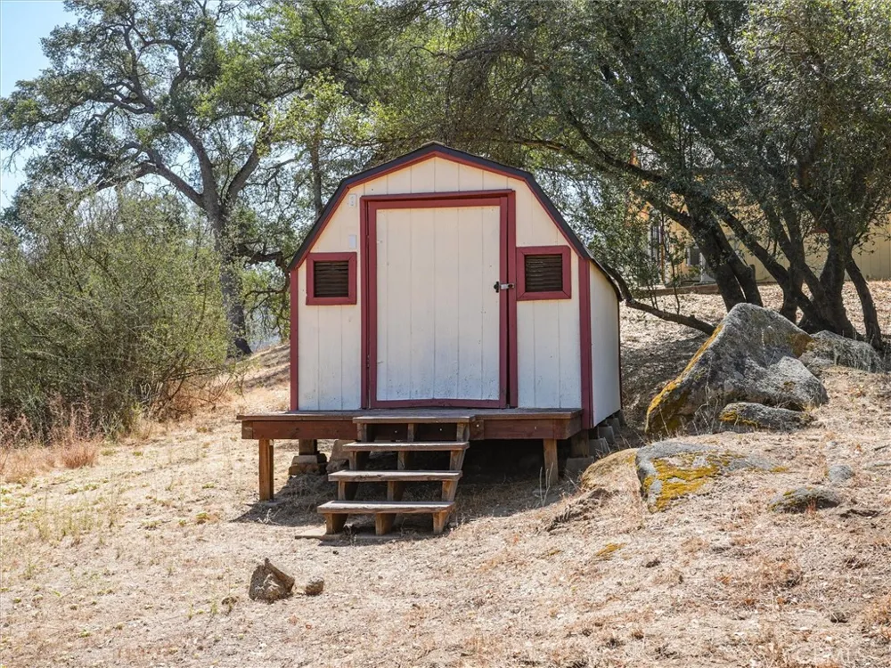 42025 Road 415 Coarsegold, CA 93614
