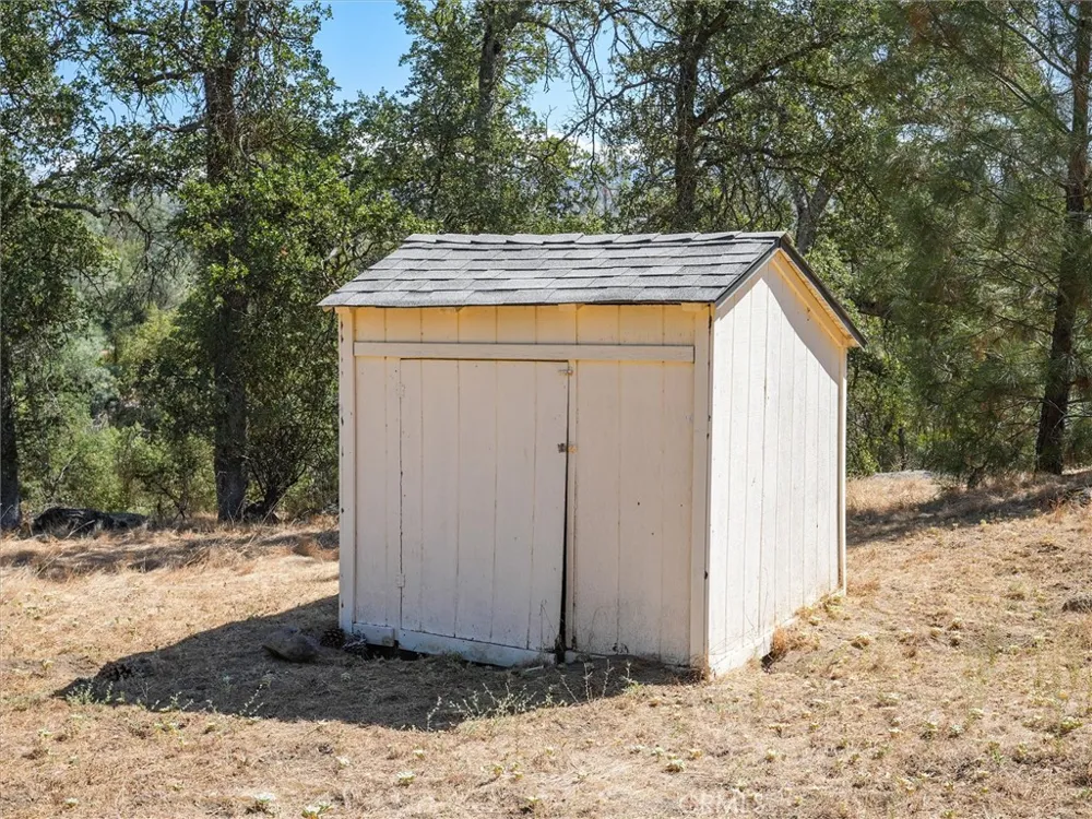 42025 Road 415 Coarsegold, CA 93614