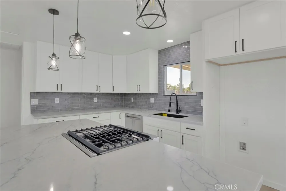 18282 Manzanita Hesperia, CA 92345