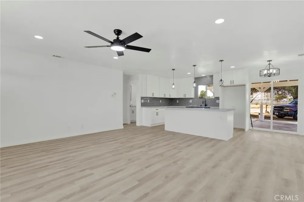 18282 Manzanita Hesperia, CA 92345