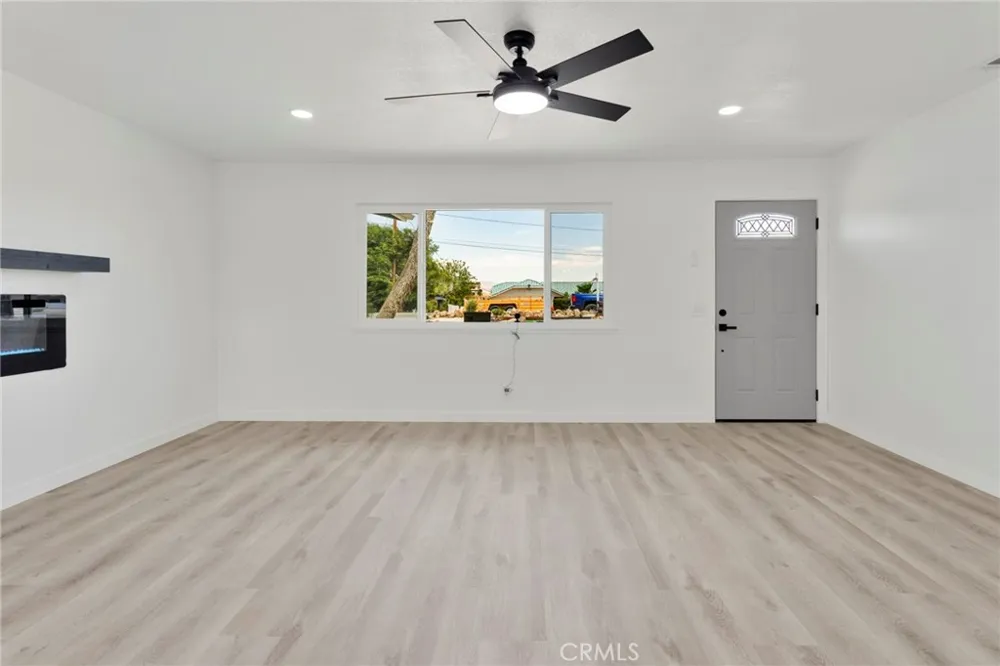 18282 Manzanita Hesperia, CA 92345