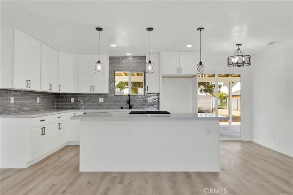 18282 Manzanita Hesperia, CA 92345