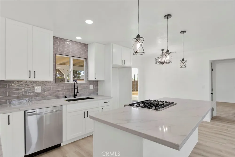 18282 Manzanita Hesperia, CA 92345