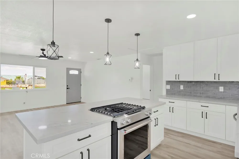 18282 Manzanita Hesperia, CA 92345