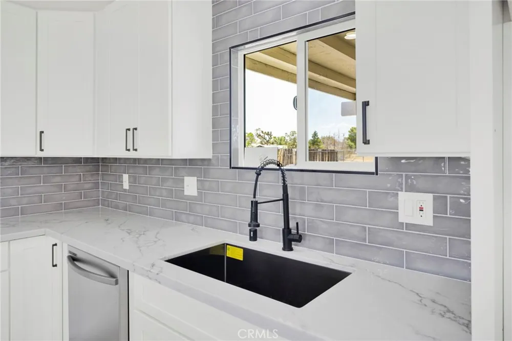 18282 Manzanita Hesperia, CA 92345