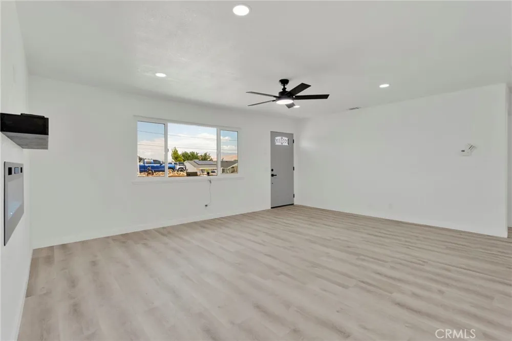 18282 Manzanita Hesperia, CA 92345