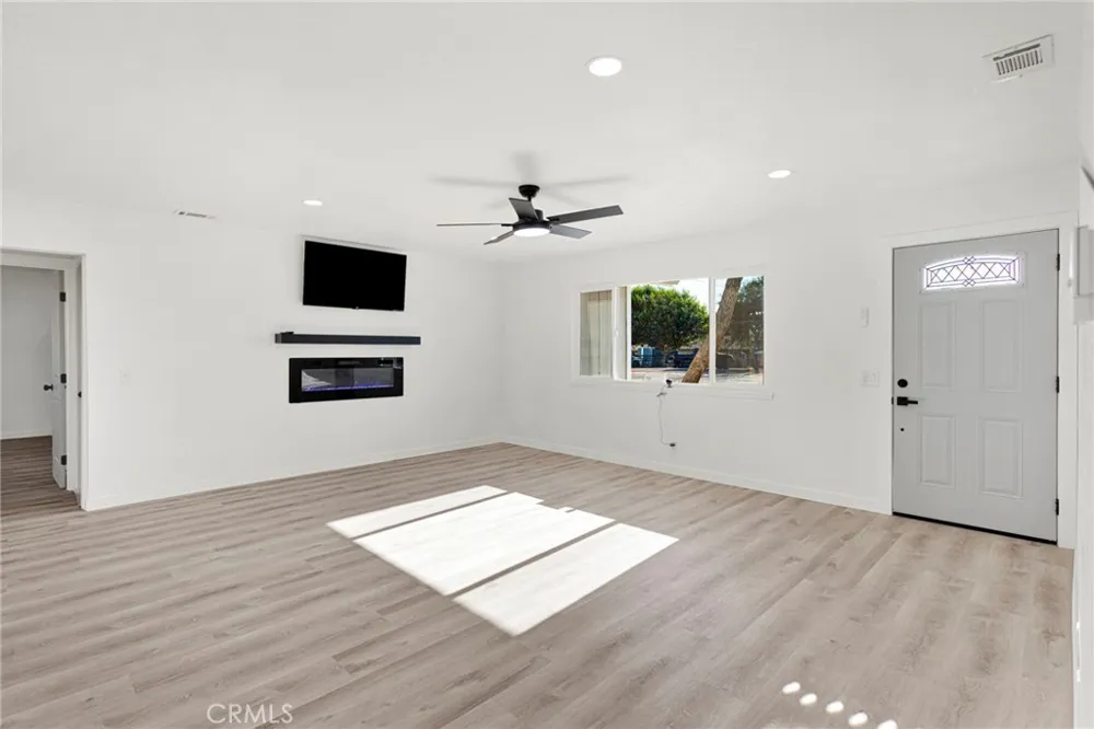 18282 Manzanita Hesperia, CA 92345