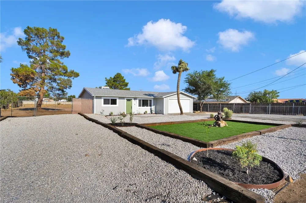 18282 Manzanita Hesperia, CA 92345