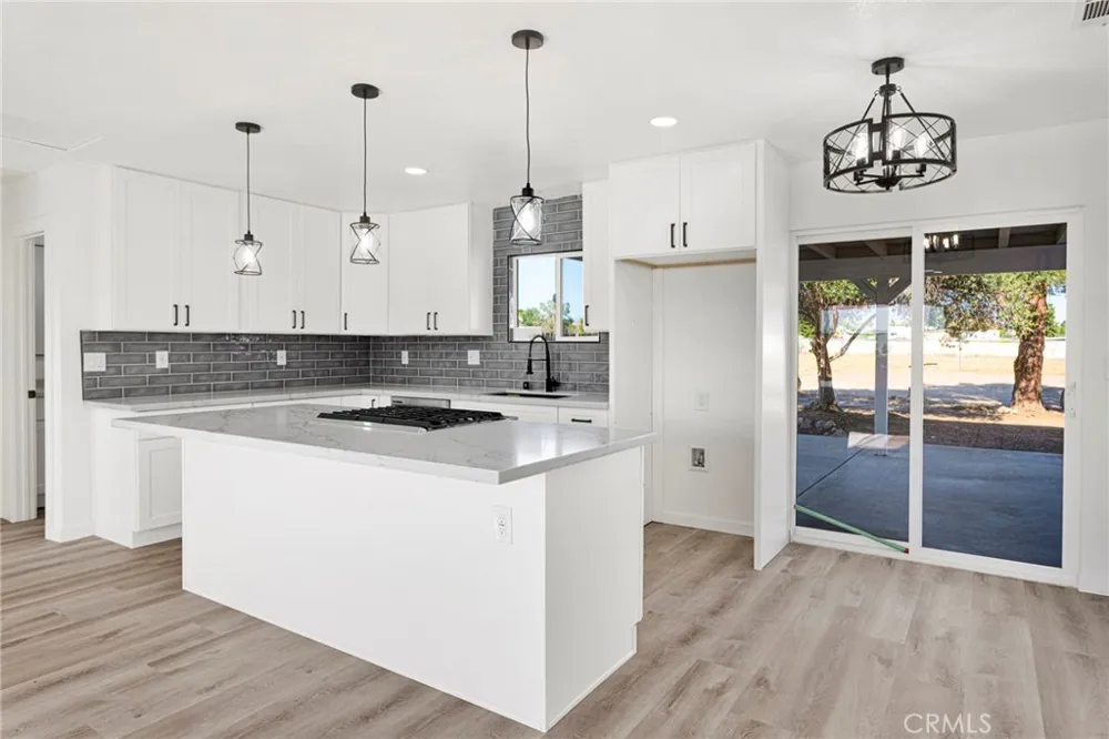 18282 Manzanita Hesperia, CA 92345