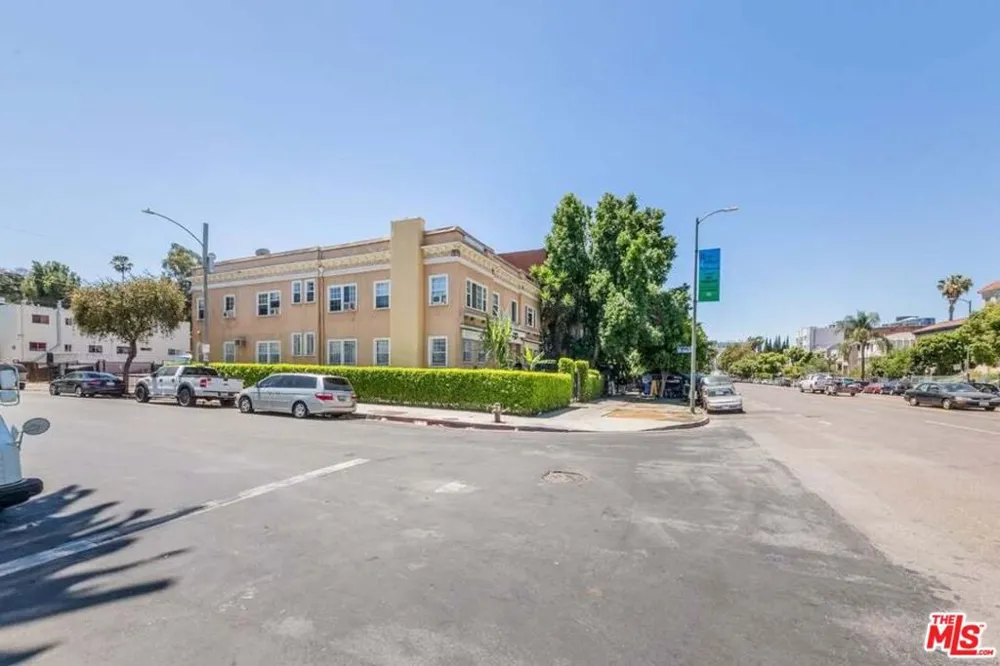 400 S Rampart Boulevard #7 Los Angeles, CA 90057
