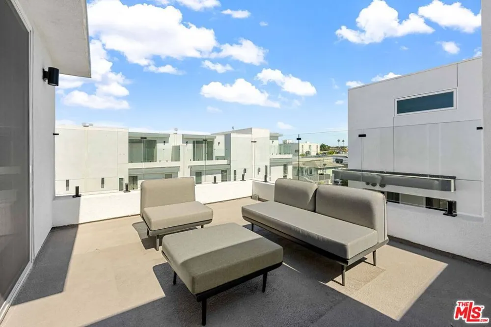 127 W Plymouth Street Inglewood, CA 90302
