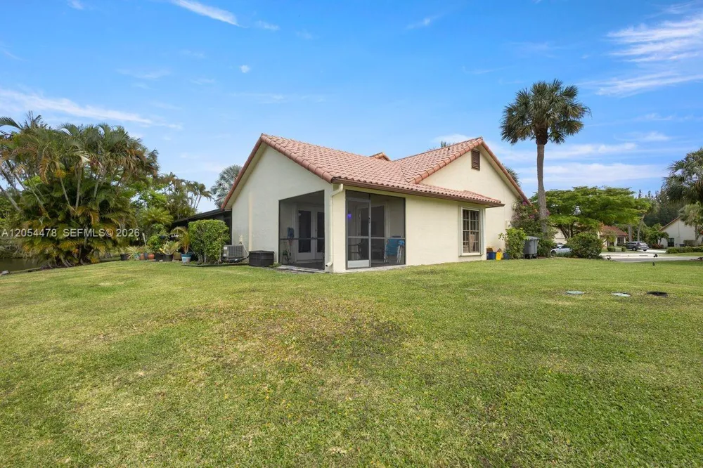 18551 Woodstream Dr Boca Raton, FL 33498