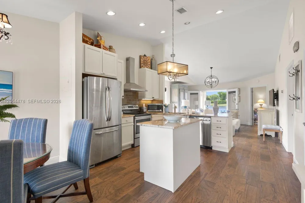 18551 Woodstream Dr Boca Raton, FL 33498