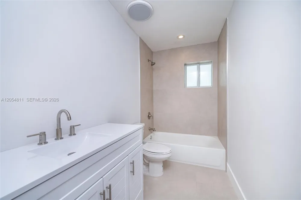 10040 SW 215th St Cutler Bay, FL 33189