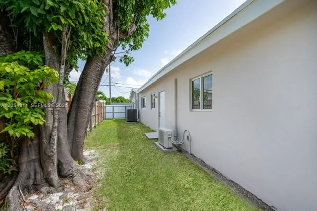 10040 SW 215th St Cutler Bay, FL 33189