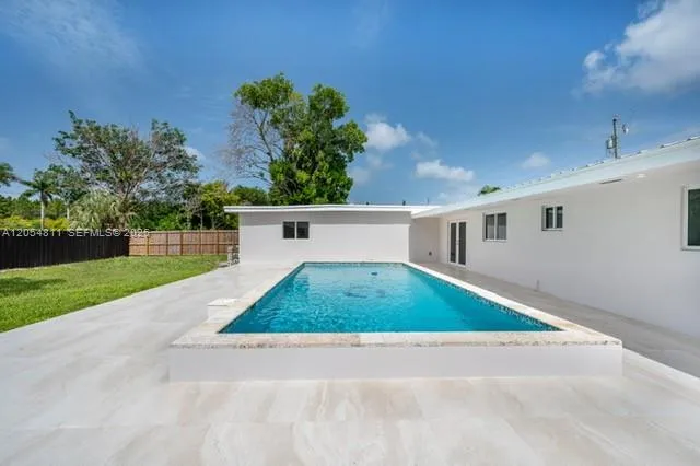10040 SW 215th St Cutler Bay, FL 33189