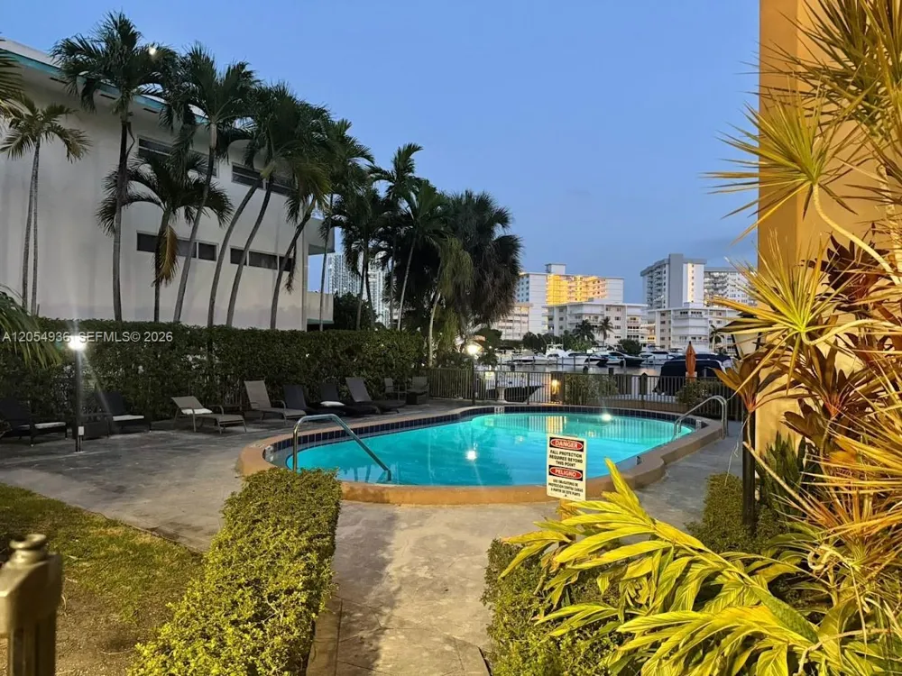 2420 Diana Dr #302 Hallandale Beach, FL 33009