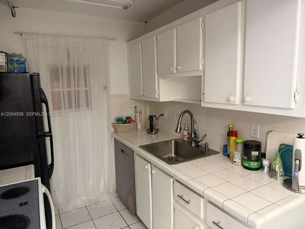 2420 Diana Dr #302 Hallandale Beach, FL 33009