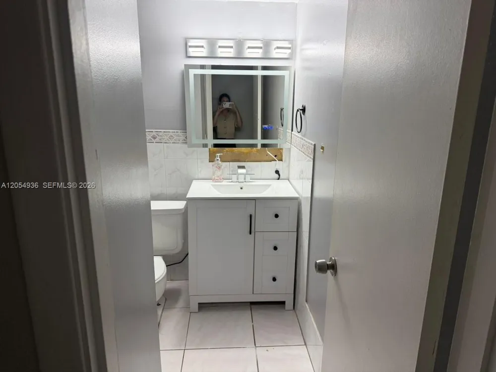 2420 Diana Dr #302 Hallandale Beach, FL 33009