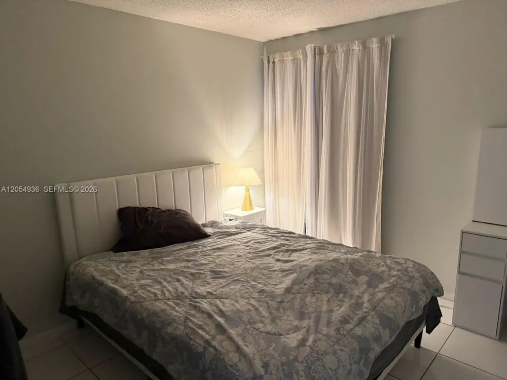 2420 Diana Dr #302 Hallandale Beach, FL 33009
