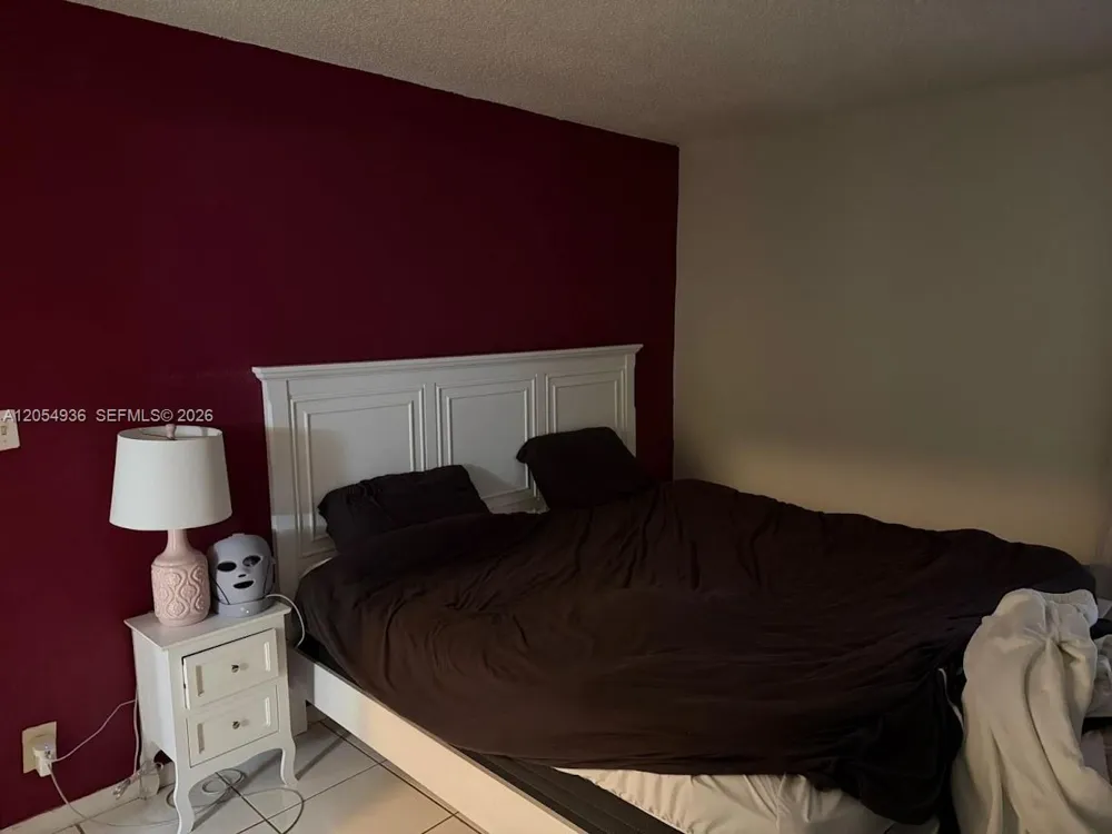 2420 Diana Dr #302 Hallandale Beach, FL 33009