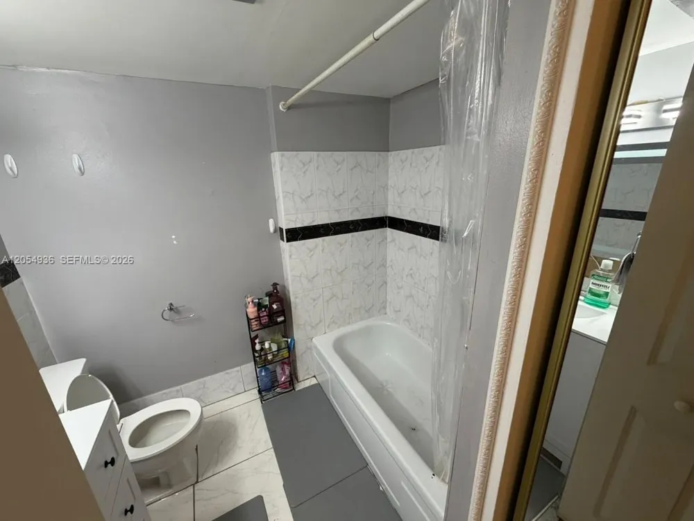 2420 Diana Dr #302 Hallandale Beach, FL 33009