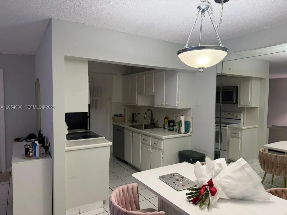 2420 Diana Dr #302 Hallandale Beach, FL 33009