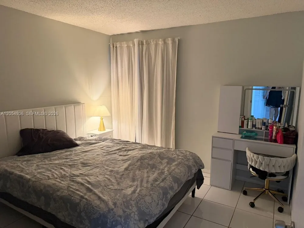 2420 Diana Dr #302 Hallandale Beach, FL 33009