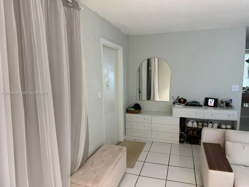 2420 Diana Dr #302 Hallandale Beach, FL 33009