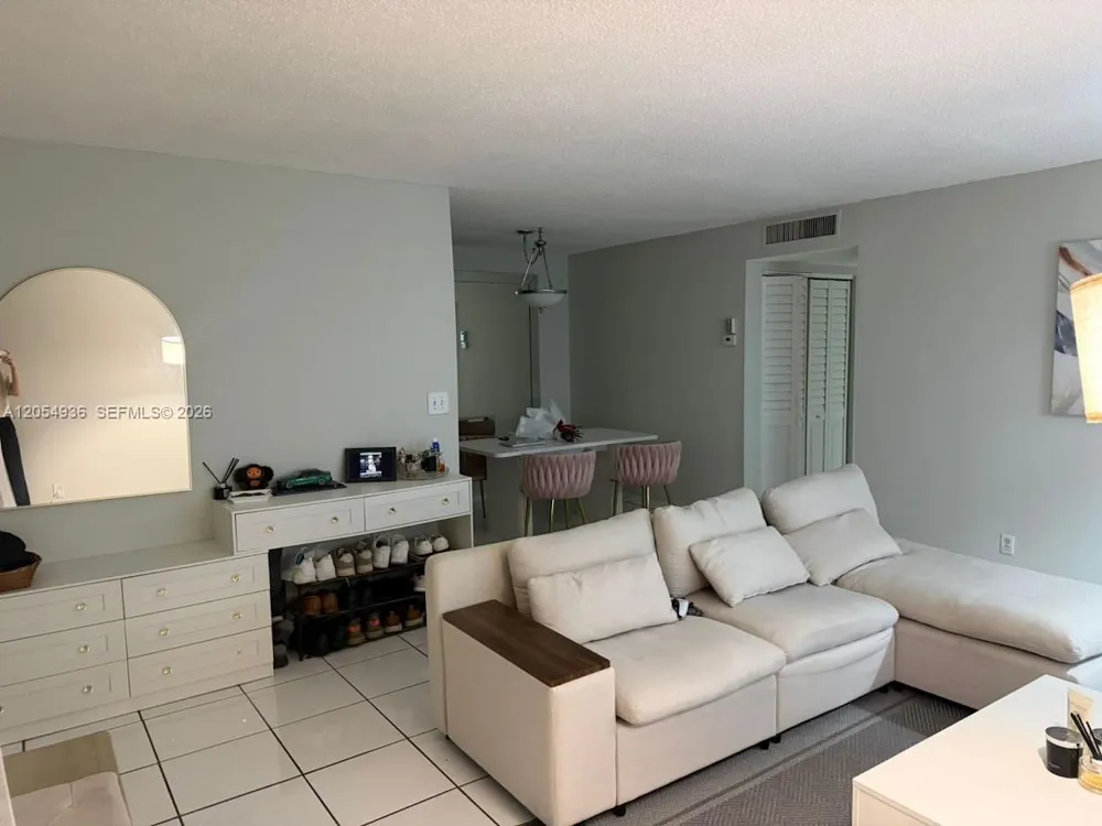 2420 Diana Dr #302 Hallandale Beach, FL 33009