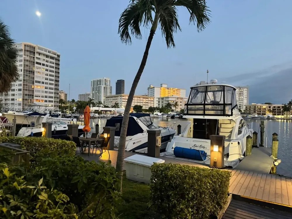 2420 Diana Dr #302 Hallandale Beach, FL 33009