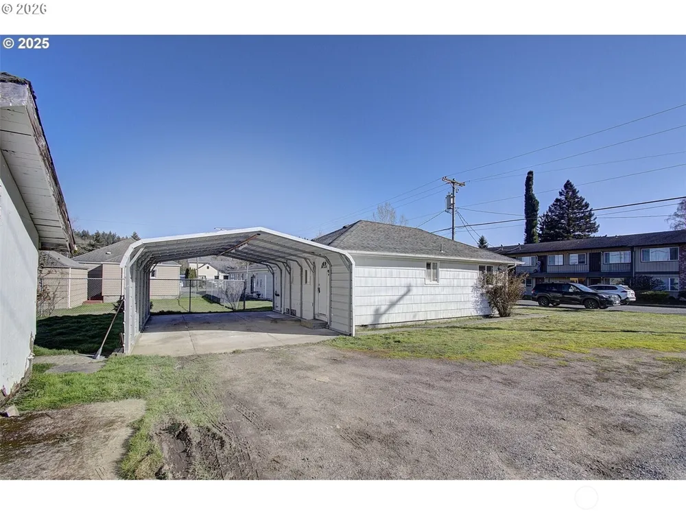 105 redpath Street Kelso, WA 98675