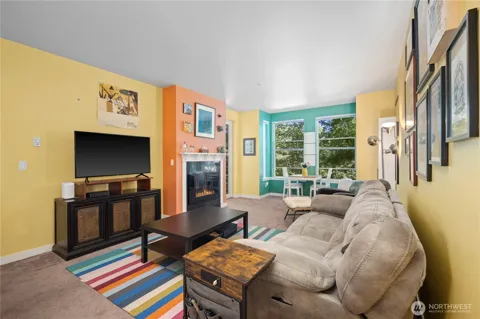55 Williams Avenue S #205