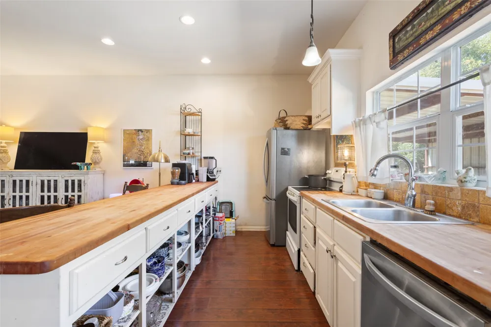 564 Sam Bass Road McGregor, TX 76657