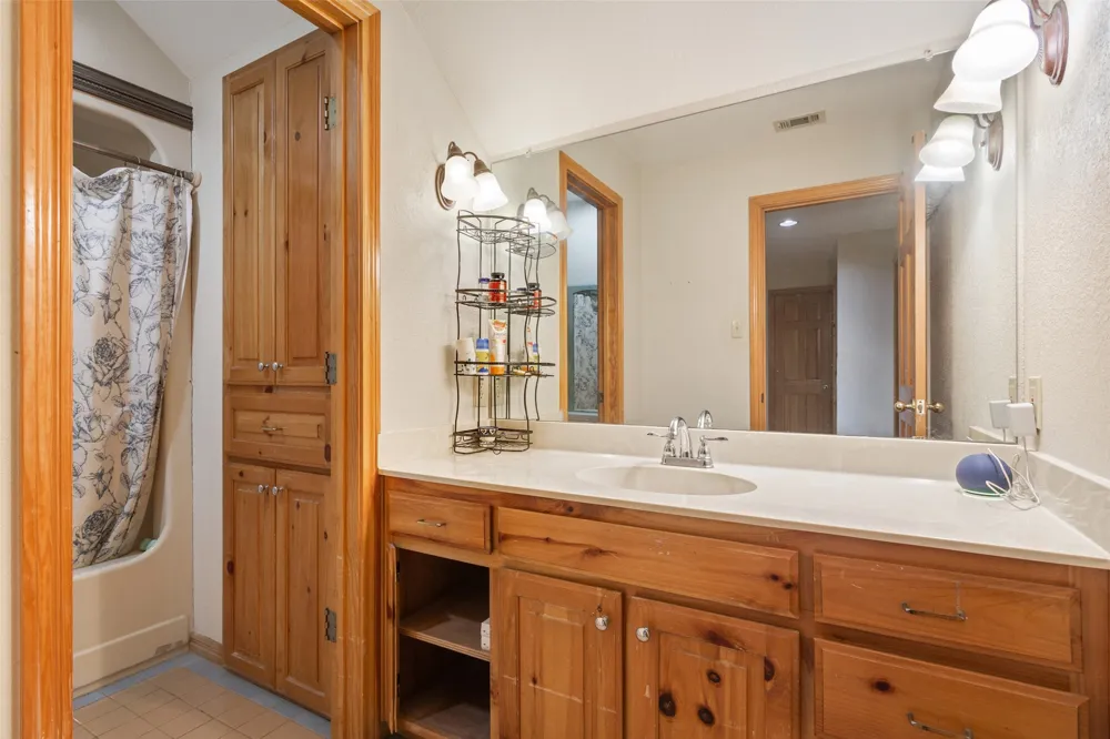 564 Sam Bass Road McGregor, TX 76657