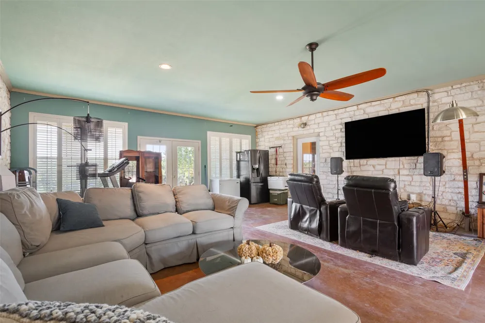 564 Sam Bass Road McGregor, TX 76657