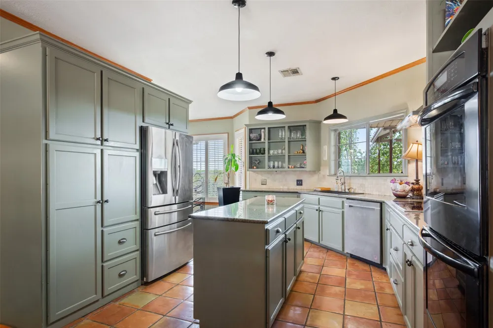 564 Sam Bass Road McGregor, TX 76657