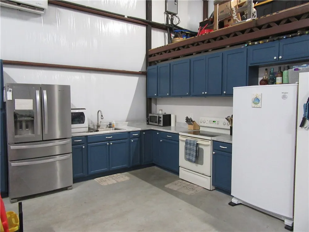 8821 County Road Burlington, TX 76519