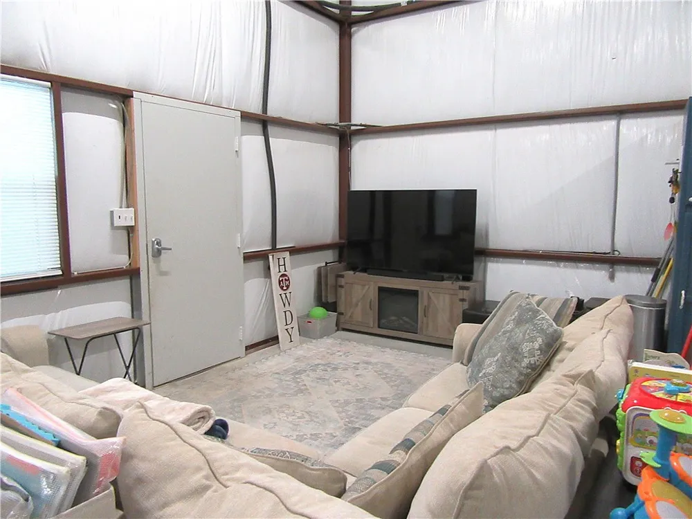 8821 County Road Burlington, TX 76519