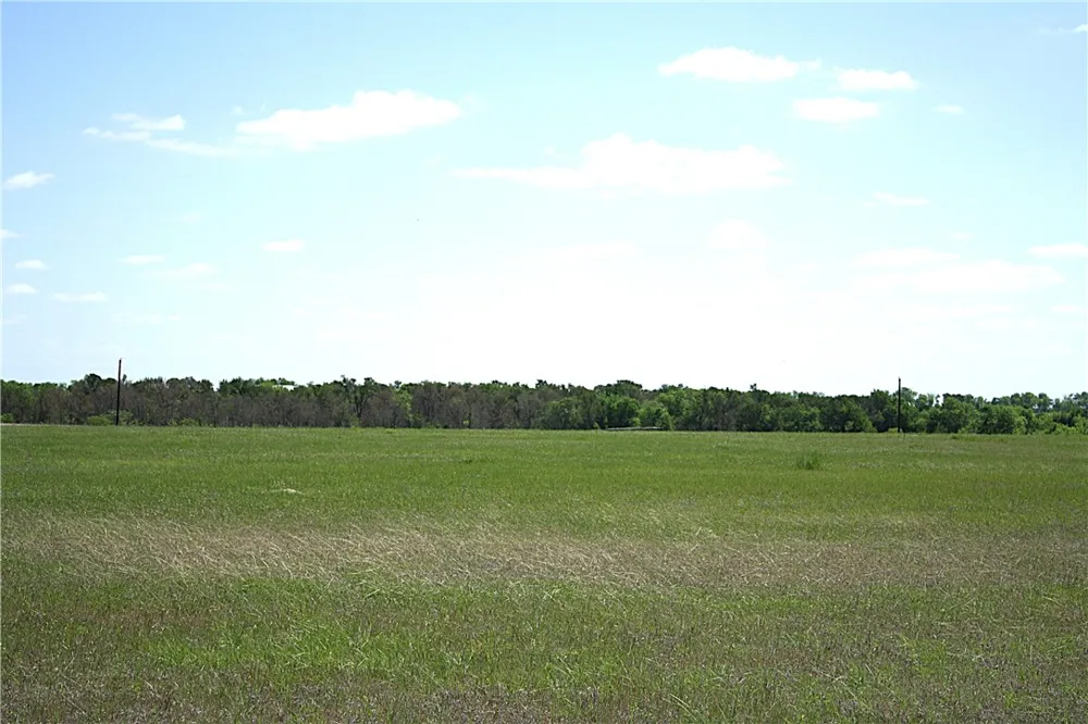 8821 County Road Burlington, TX 76519