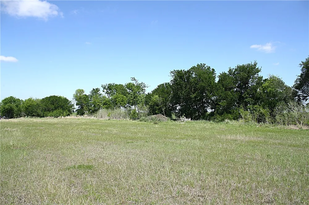 8821 County Road Burlington, TX 76519