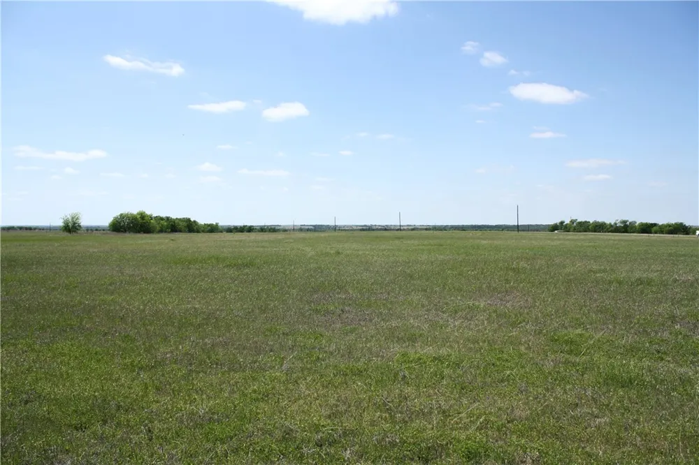 8821 County Road Burlington, TX 76519