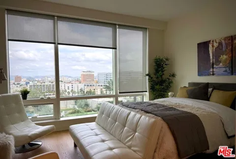 877 S Francisco Street #1220