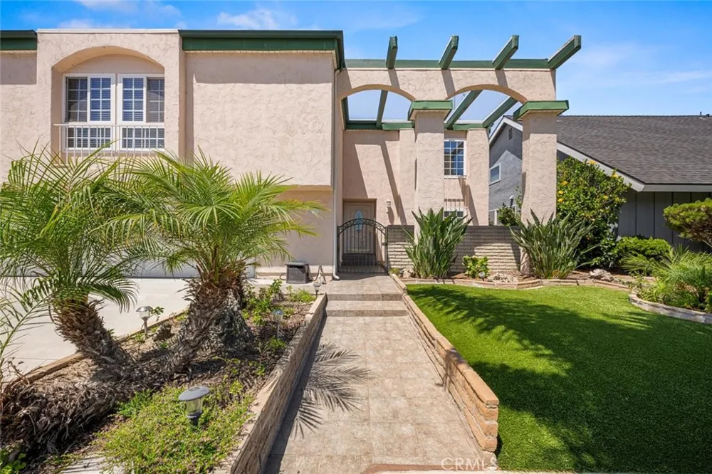 9717 Avenida Monterey Cypress, CA 90630