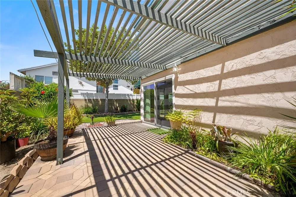 9717 Avenida Monterey Cypress, CA 90630