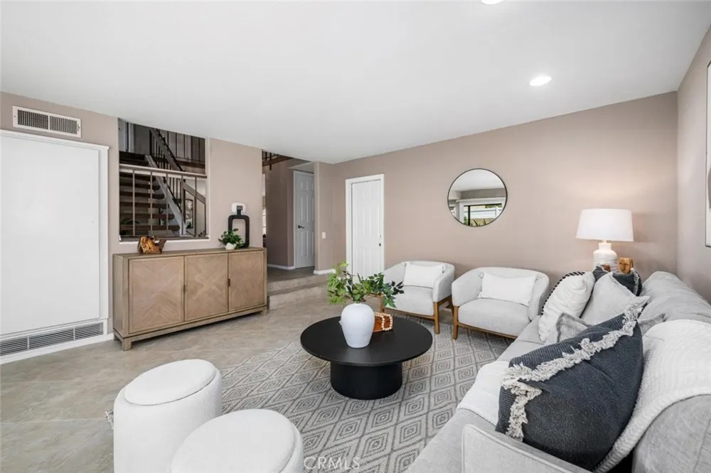 9717 Avenida Monterey Cypress, CA 90630