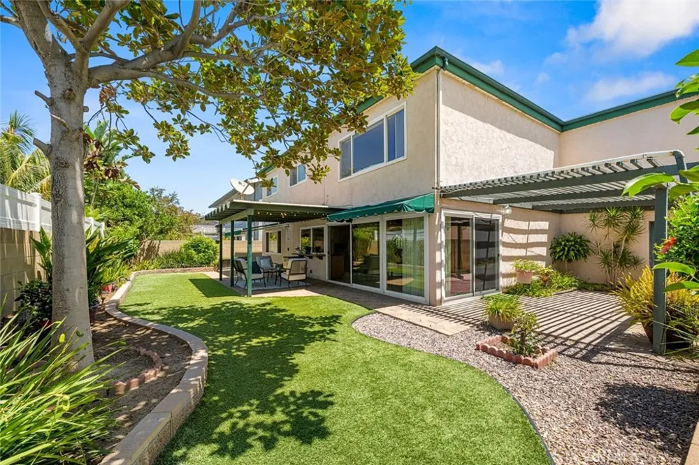 9717 Avenida Monterey Cypress, CA 90630